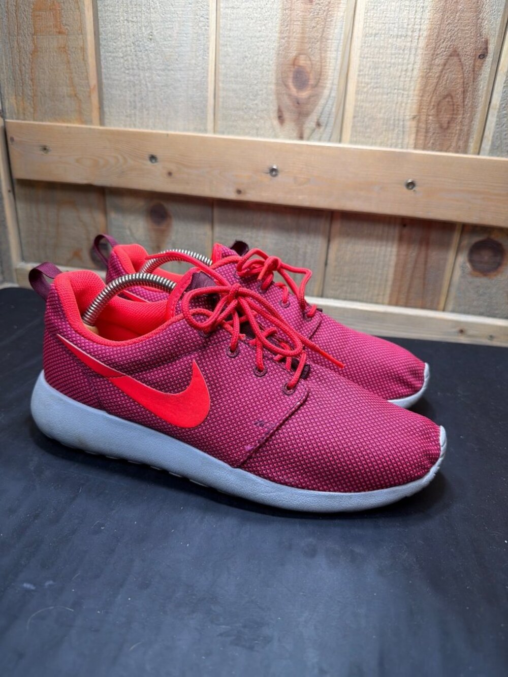 Nike Roshe One Womens Sneaker Size 8.5 Red Crimson Mesh Run Shoes 511882-662 Y2K